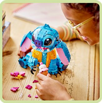 Stitch LEGO with accessories.